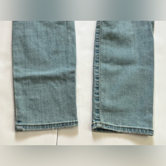 Universal Thread Women's Light Blue Mid-Rise Curvy Skinny Distressed Jeans Sz 4 - Picture 12 of 12